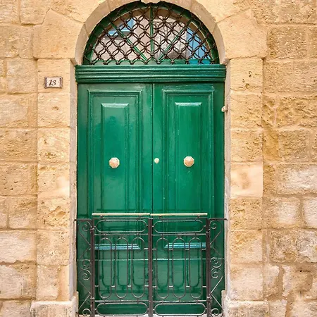 Exquisitely Restored 16th Century House In *