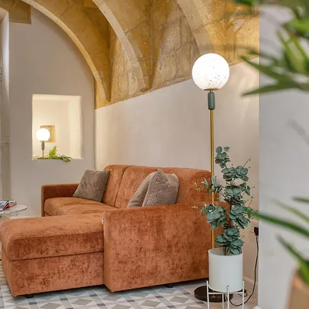 Exquisitely Restored 16th Century House In