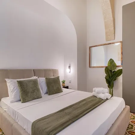Exquisitely Restored 16th Century House In *