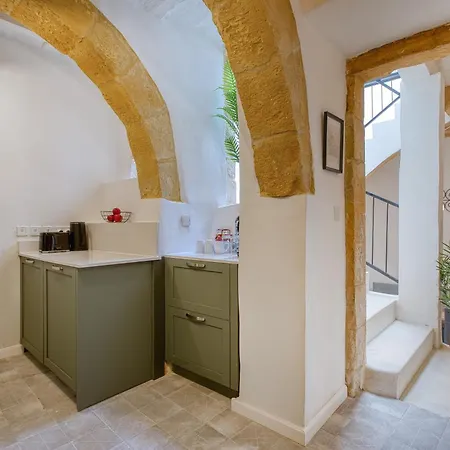 Exquisitely Restored 16th Century House In Hébergement de vacances Il-Birgu