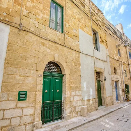 Exquisitely Restored 16th Century House In