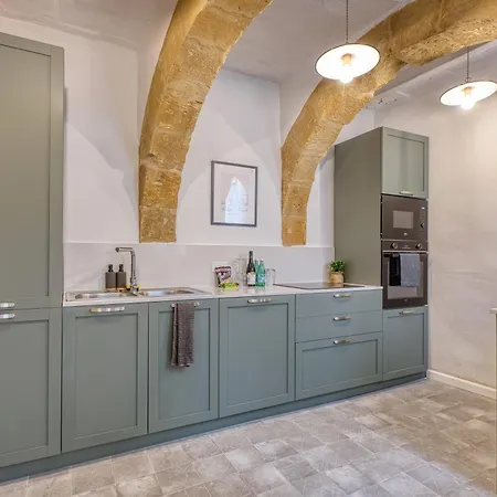 Exquisitely Restored 16th Century House In